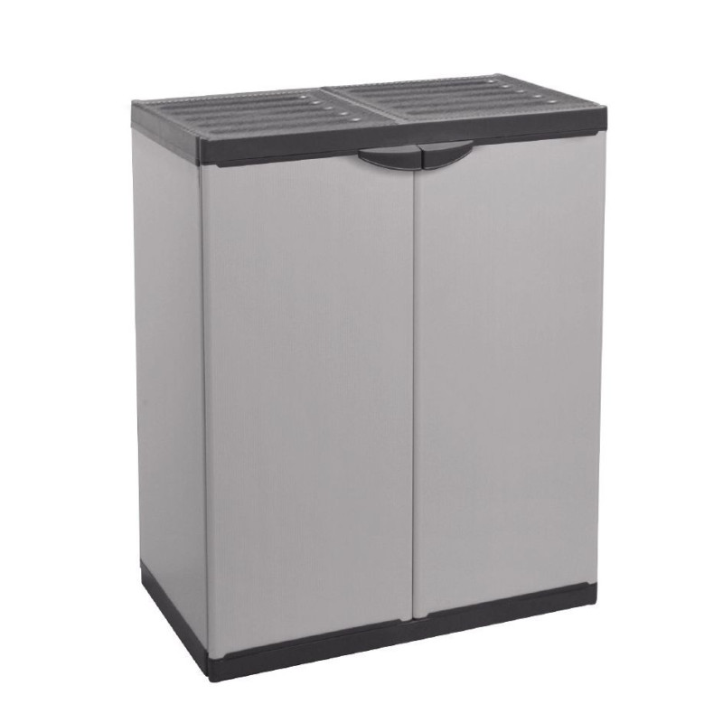 Armadio in resina con due ante e due ripiani.